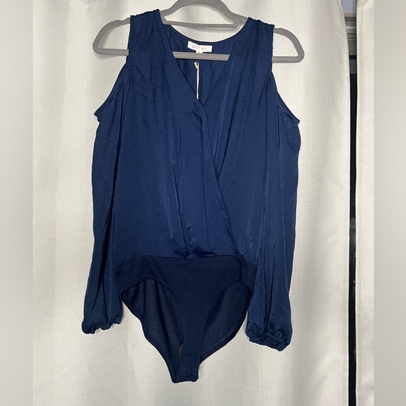 August Mist Cold Shoulder Navy Blue Surplice Bodysuit Small - Picture 11 of 11